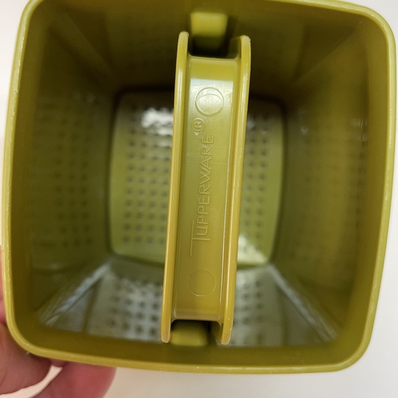 Vintage Tupperware pickle keeper container - Picture 5 of 9